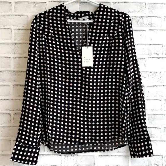 a new day Black Polkadot Popover Blouse 🌻 - Picture 3 of 6
